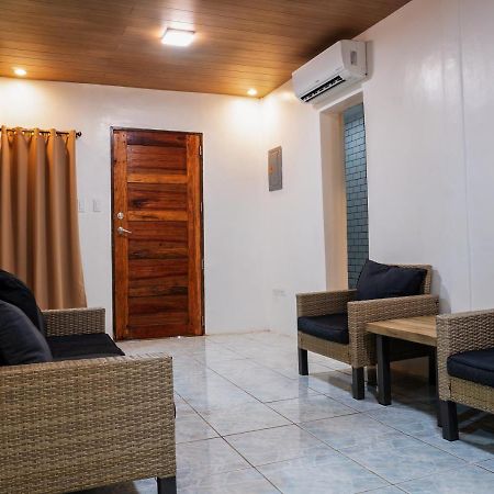 B&B Backpackers Coron Esterno foto