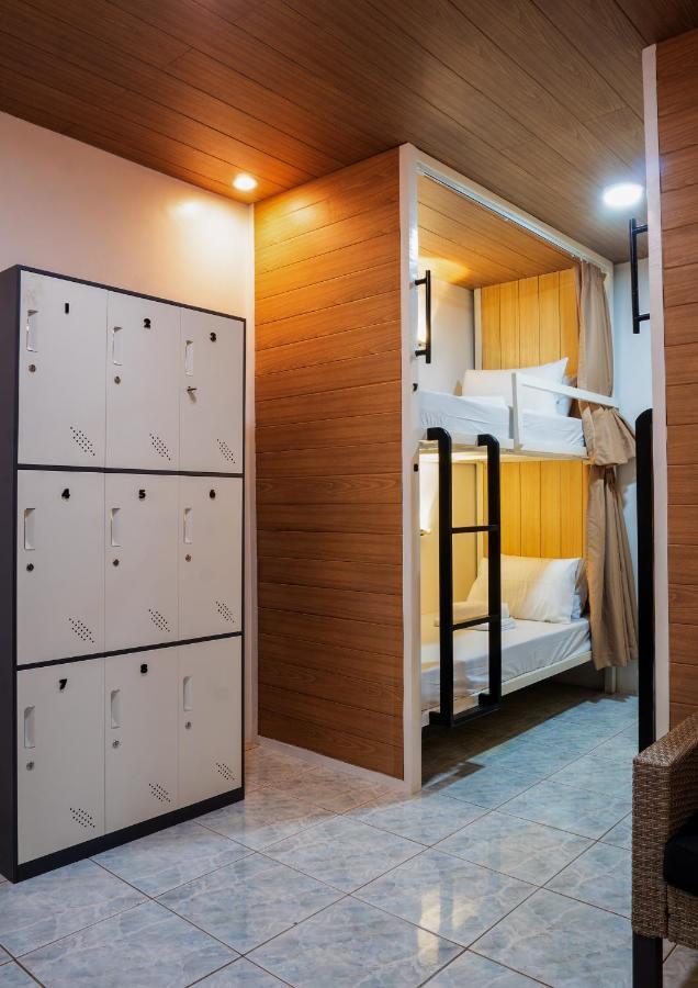 B&B Backpackers Coron Esterno foto