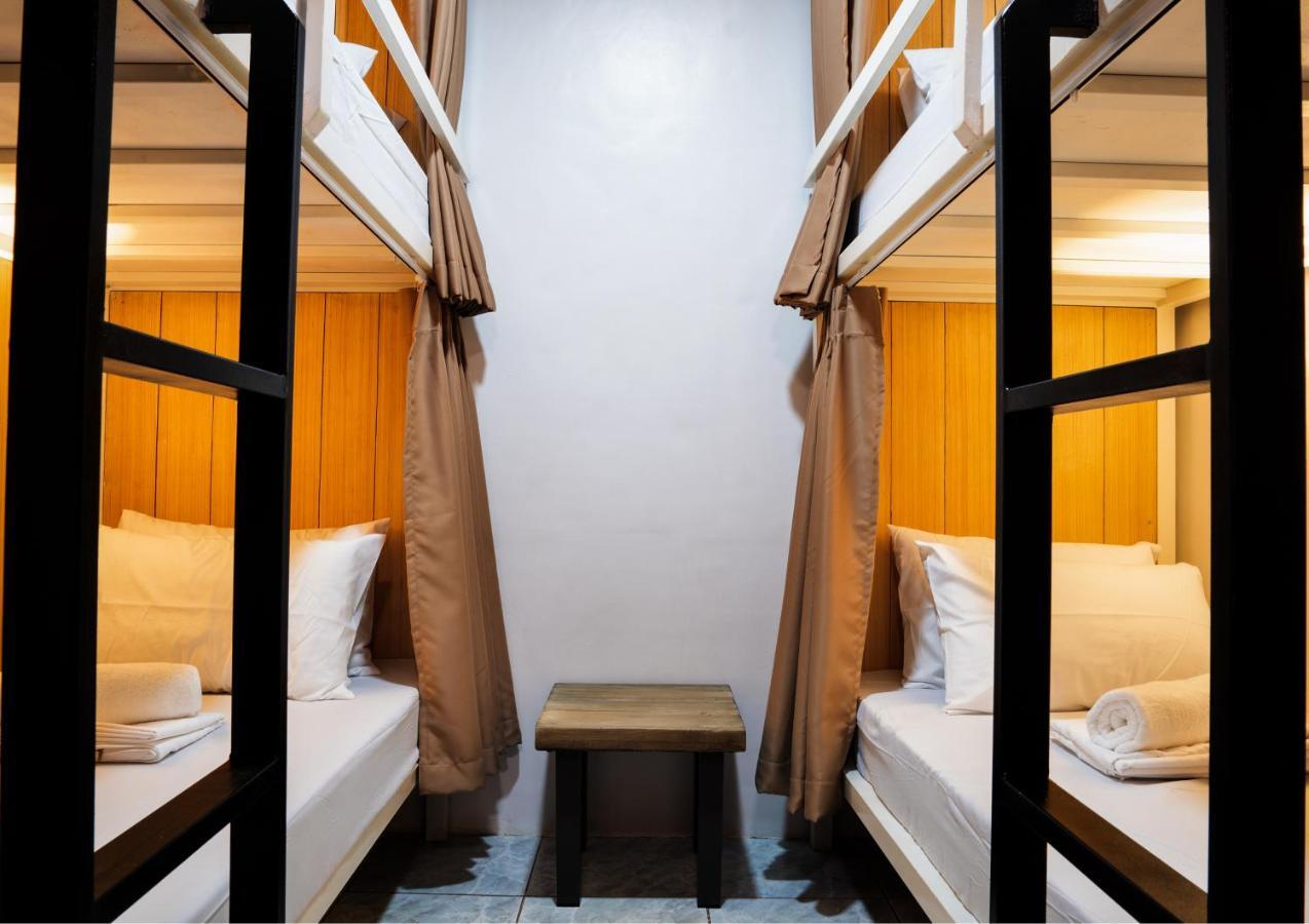 B&B Backpackers Coron Esterno foto